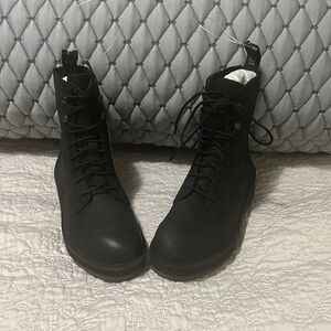 Sorel Hi-Line Lace Boots Women's Size 8 Black Waterproof Leather